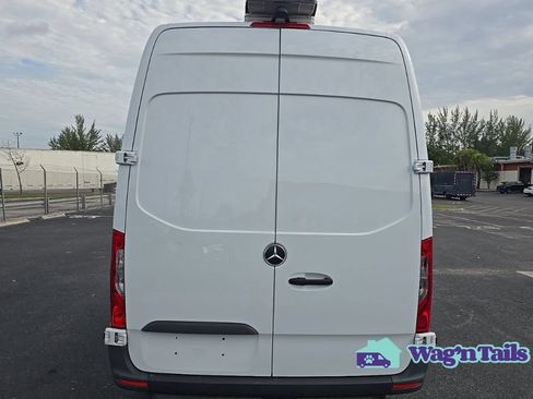 Used 2024 Mercedes-Benz Sprinter 2500 w/ Acoustic Package image 5