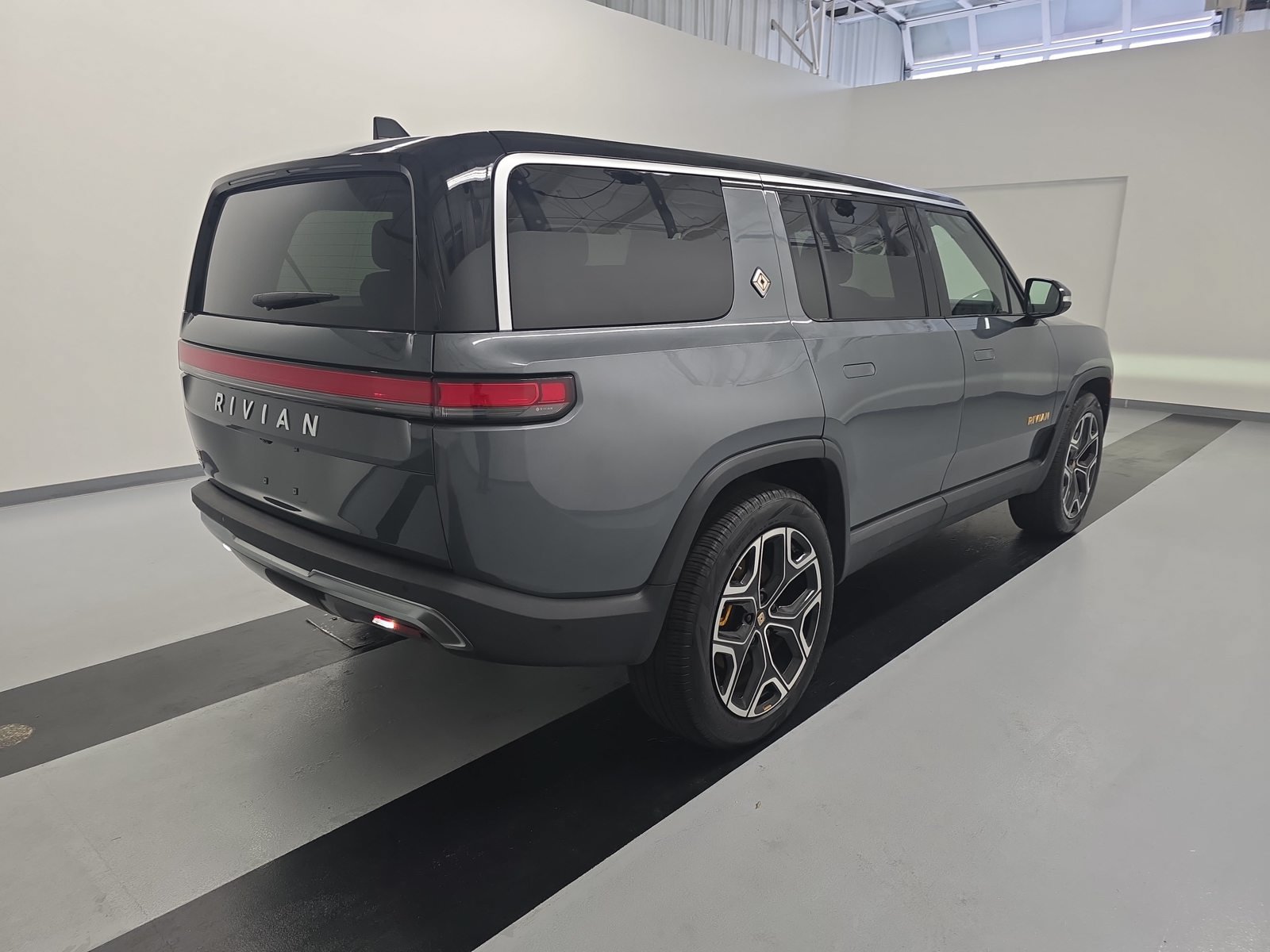 Used 2022 Rivian R1S Launch Edition Quad AWD/4WD image 5