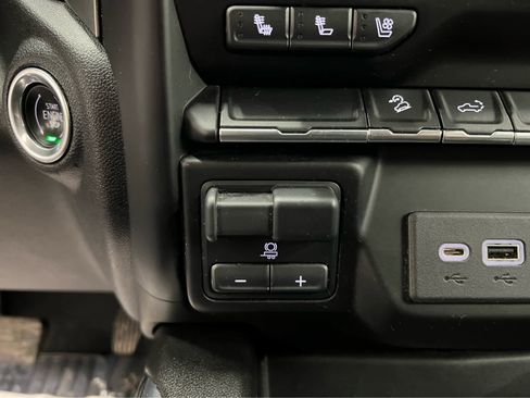 Used 2021 Chevrolet Silverado 2500 LTZ w/ LTZ Convenience Package image 22