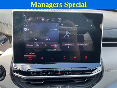 Used 2025 Jeep Compass Limited AWD/4WD image 13