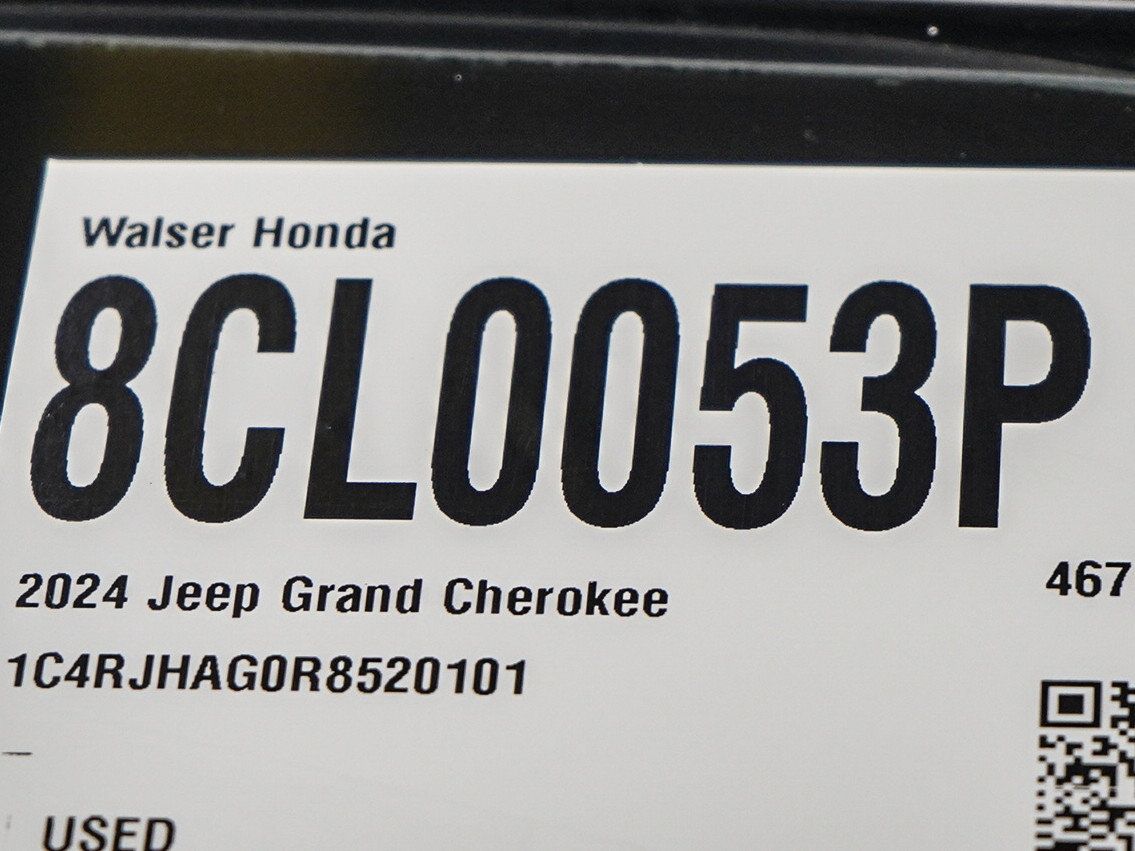 Used 2024 Jeep Grand Cherokee Altitude AWD/4WD image 30