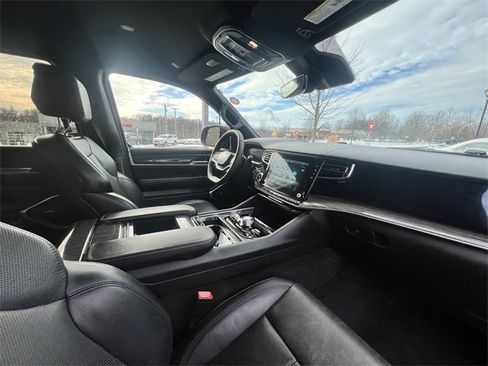 Used 2022 Jeep Wagoneer Series III image 40