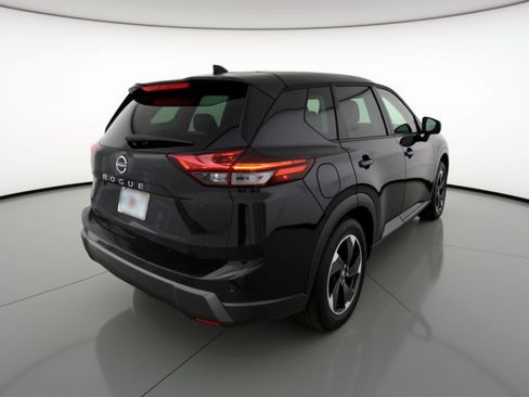 Used 2025 Nissan Rogue SV image 9