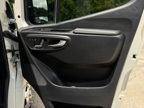 Used 2022 Mercedes-Benz Sprinter 3500 image 14