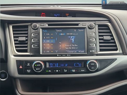 Used 2019 Toyota Highlander XLE image 21