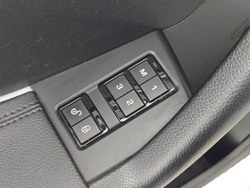 Used 2019 Jaguar F-PACE Premium image 24