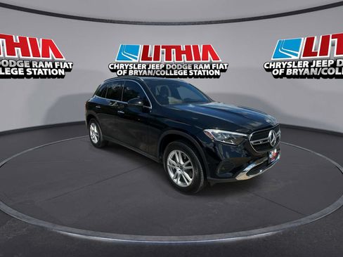 Used 2023 Mercedes-Benz GLC 300 4MATIC image 2