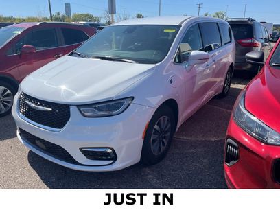 Used 2022 Chrysler Pacifica Touring-L