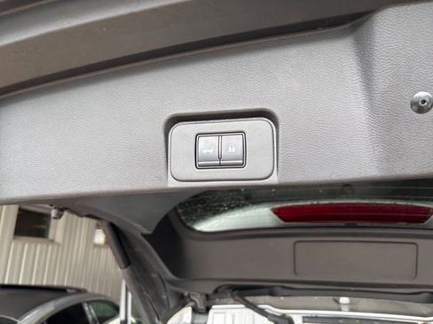 Used 2025 Nissan Rogue SV AWD/4WD image 23