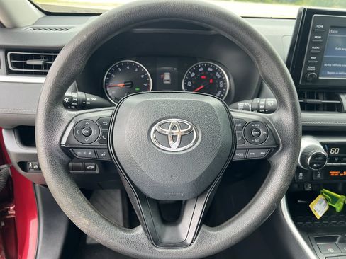 Used 2019 Toyota RAV4 XLE w/ Convenience Package FWD image 6
