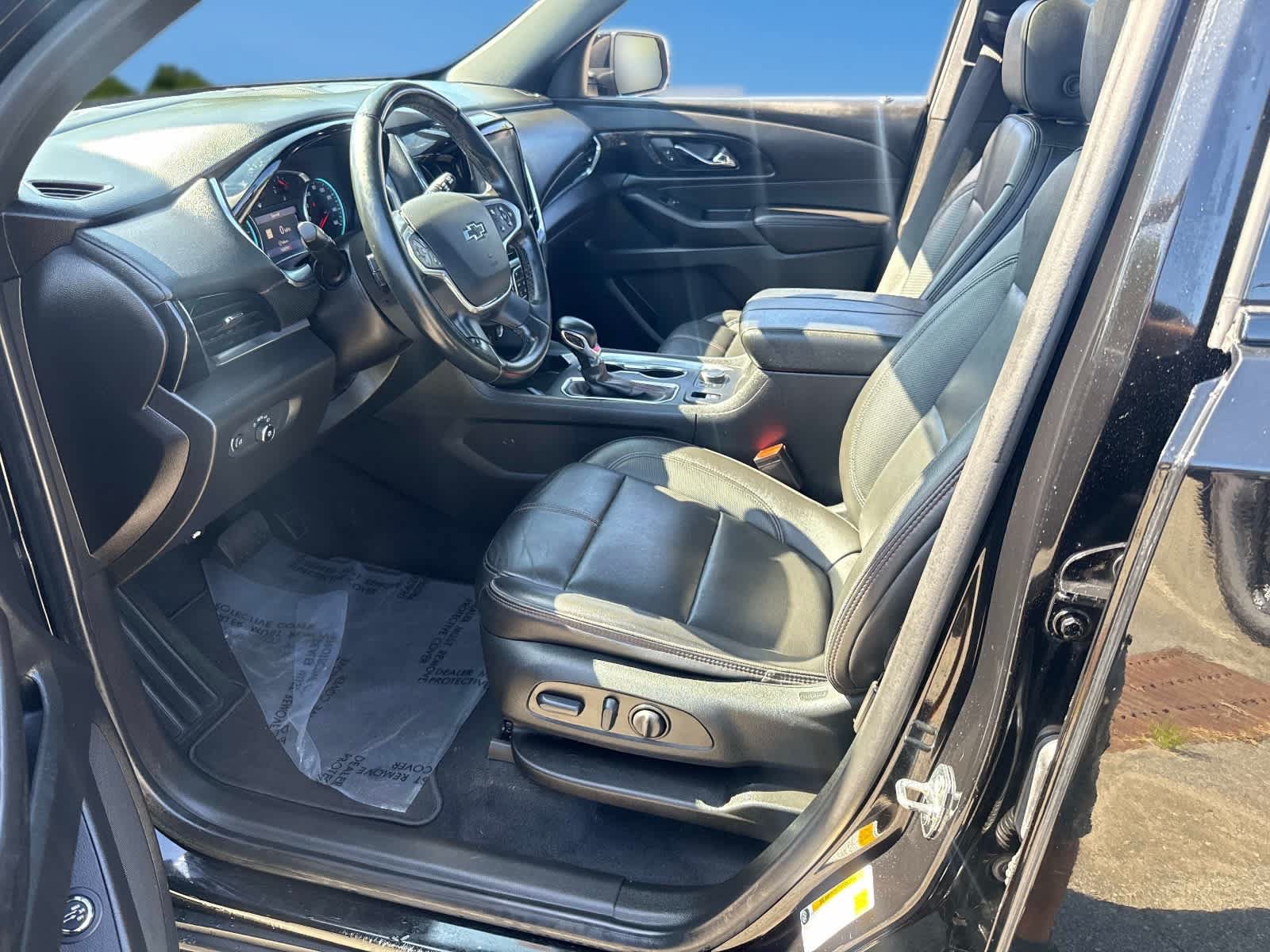 Used 2023 Chevrolet Traverse RS AWD/4WD image 20