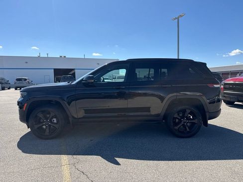 Used 2024 Jeep Grand Cherokee Limited w/ Luxury Tech Group II AWD/4WD image 34