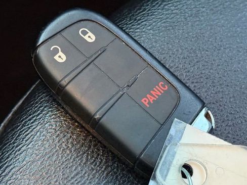 Used 2024 Jeep Compass Latitude image 24