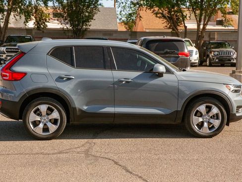 Used 2022 Volvo XC40 T5 Momentum AWD/4WD image 3