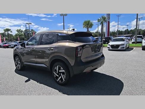 Used 2026 Nissan Kicks SV w/ SV Premium Package FWD image 29