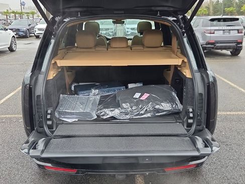 New 2026 Land Rover Range Rover Long Wheelbase SE image 16