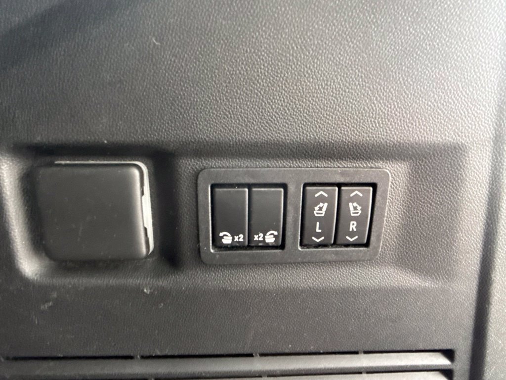 Used 2021 GMC Yukon SLT AWD/4WD image 11
