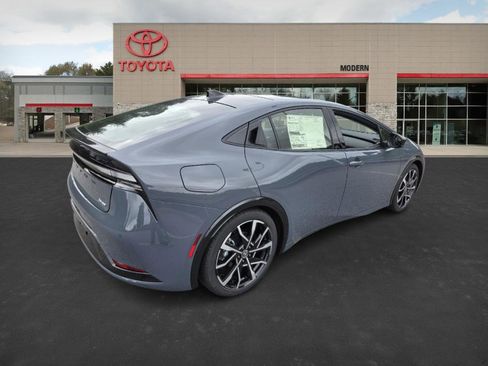 New 2025 Toyota Prius Plug-In Hybrid image 5