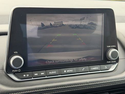 Used 2024 Nissan Rogue S image 16