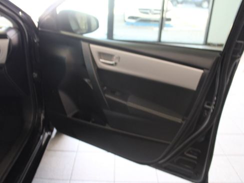 Used 2018 Toyota Corolla LE FWD image 17