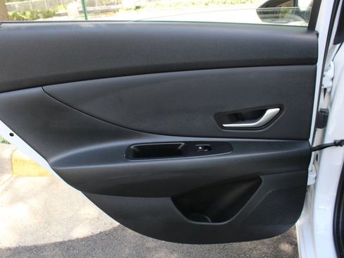 Used 2025 Hyundai Elantra SEL FWD image 22