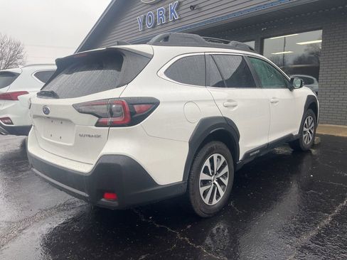 Used 2023 Subaru Outback Premium image 9