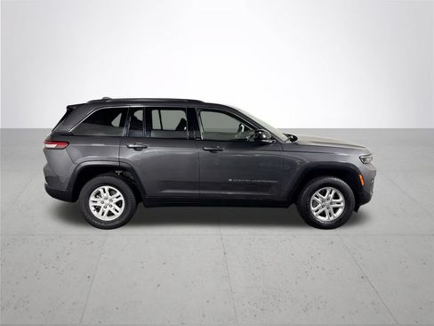 Used 2023 Jeep Grand Cherokee Laredo w/ Luxury Tech Group I AWD/4WD image 5