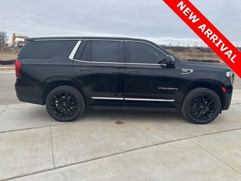 Used 2022 GMC Yukon SLT w/ SLT Luxury Package image 2