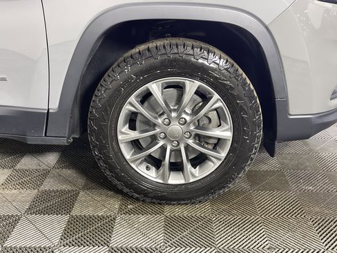 Used 2020 Jeep Cherokee Latitude Lux w/ Comfort/Convenience Group image 9