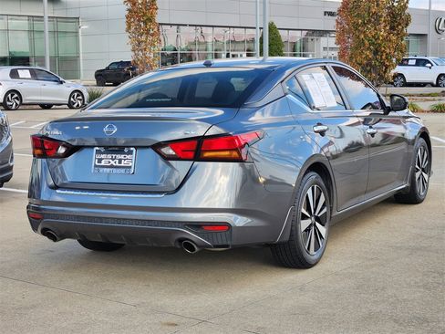 Used 2021 Nissan Altima 2.5 SV w/ SV Premium Package image 7