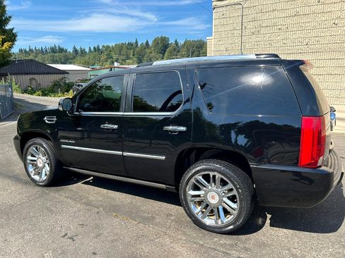 Used 2013 Cadillac Escalade Platinum image 7