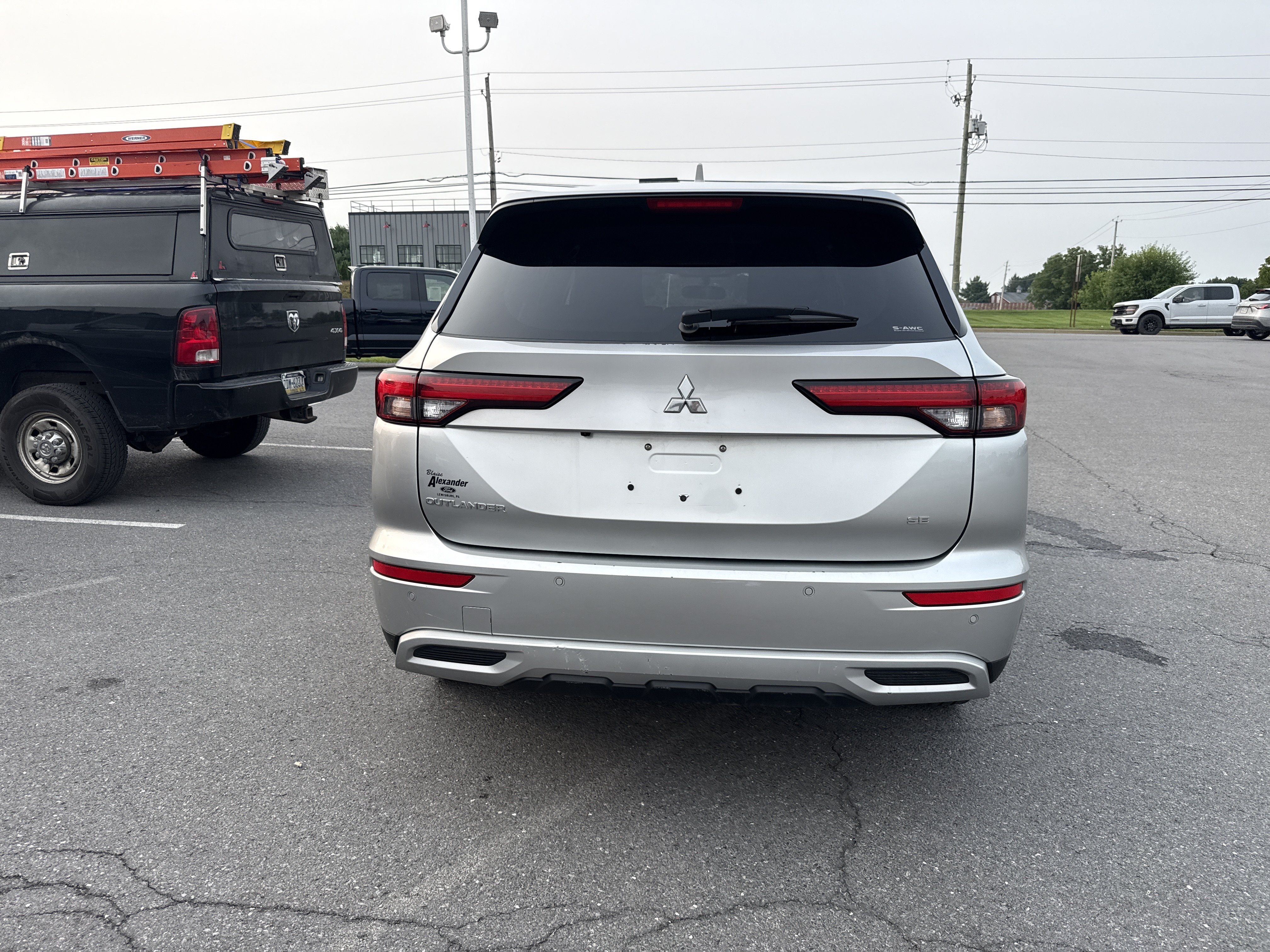 Used 2024 Mitsubishi Outlander SE AWD/4WD image 4
