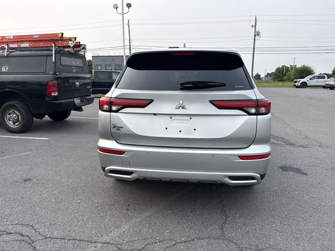 Used 2024 Mitsubishi Outlander SE AWD/4WD image 4