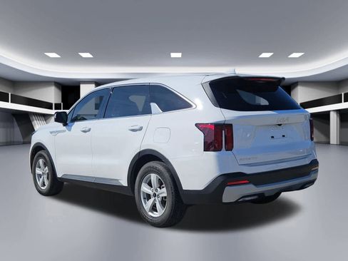 Certified 2025 Kia Sorento LX image 3