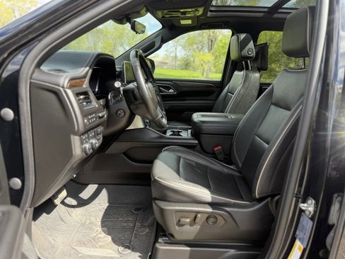 Used 2023 Chevrolet Suburban Premier AWD/4WD image 9