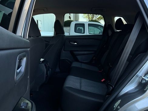 Used 2025 Nissan Rogue SV image 12