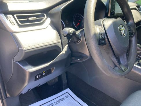 Used 2022 Toyota RAV4 XLE image 17