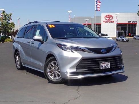 Certified 2021 Toyota Sienna XLE w/ XLE Plus Package AWD/4WD image 2