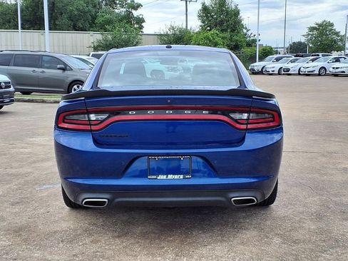 Used 2018 Dodge Charger SXT w/ Blacktop Package RWD image 8