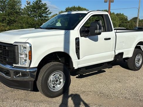 New 2026 Ford F250 XL w/ FX4 Off-Road Package image 2