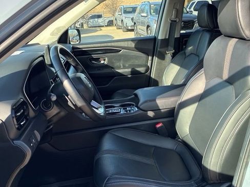 Used 2025 Honda Pilot Touring image 14