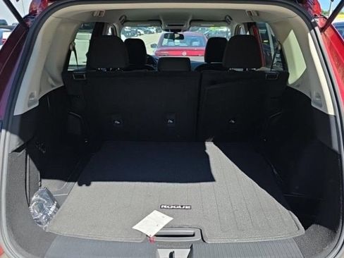 Used 2023 Nissan Rogue S AWD/4WD image 10