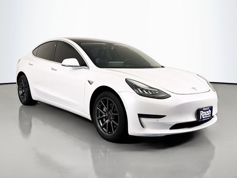 Used 2019 Tesla Model 3 Standard Range image 3
