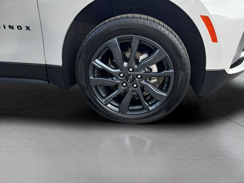 Used 2023 Chevrolet Equinox RS image 2