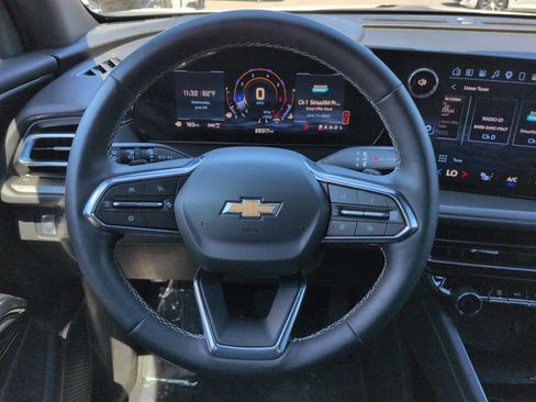 Used 2025 Chevrolet Traverse LT AWD/4WD image 23