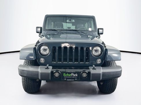 Used 2017 Jeep Wrangler Unlimited Sahara AWD/4WD image 2