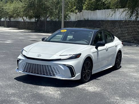 Used 2025 Toyota Camry XSE FWD image 13