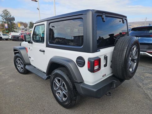Used 2022 Jeep Wrangler Sport image 5