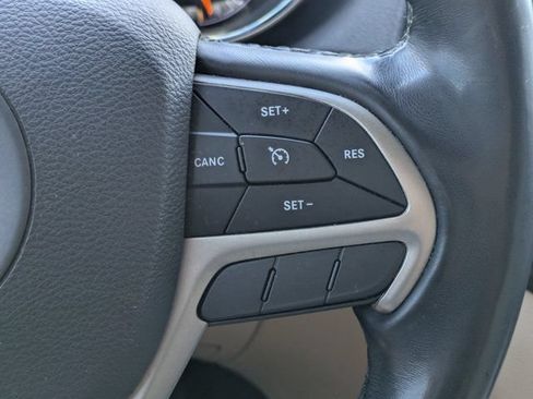 Used 2020 Jeep Grand Cherokee Laredo RWD image 23