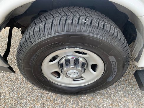 Used 2019 Chevrolet Express 3500 LT w/ LT Preferred Equipment Group RWD image 10